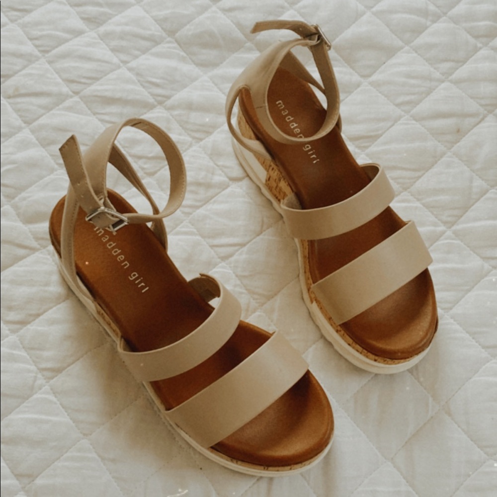 Madden Girl Elsinore Platform Sandal • W 7.5 • Tan Leather with Buckle